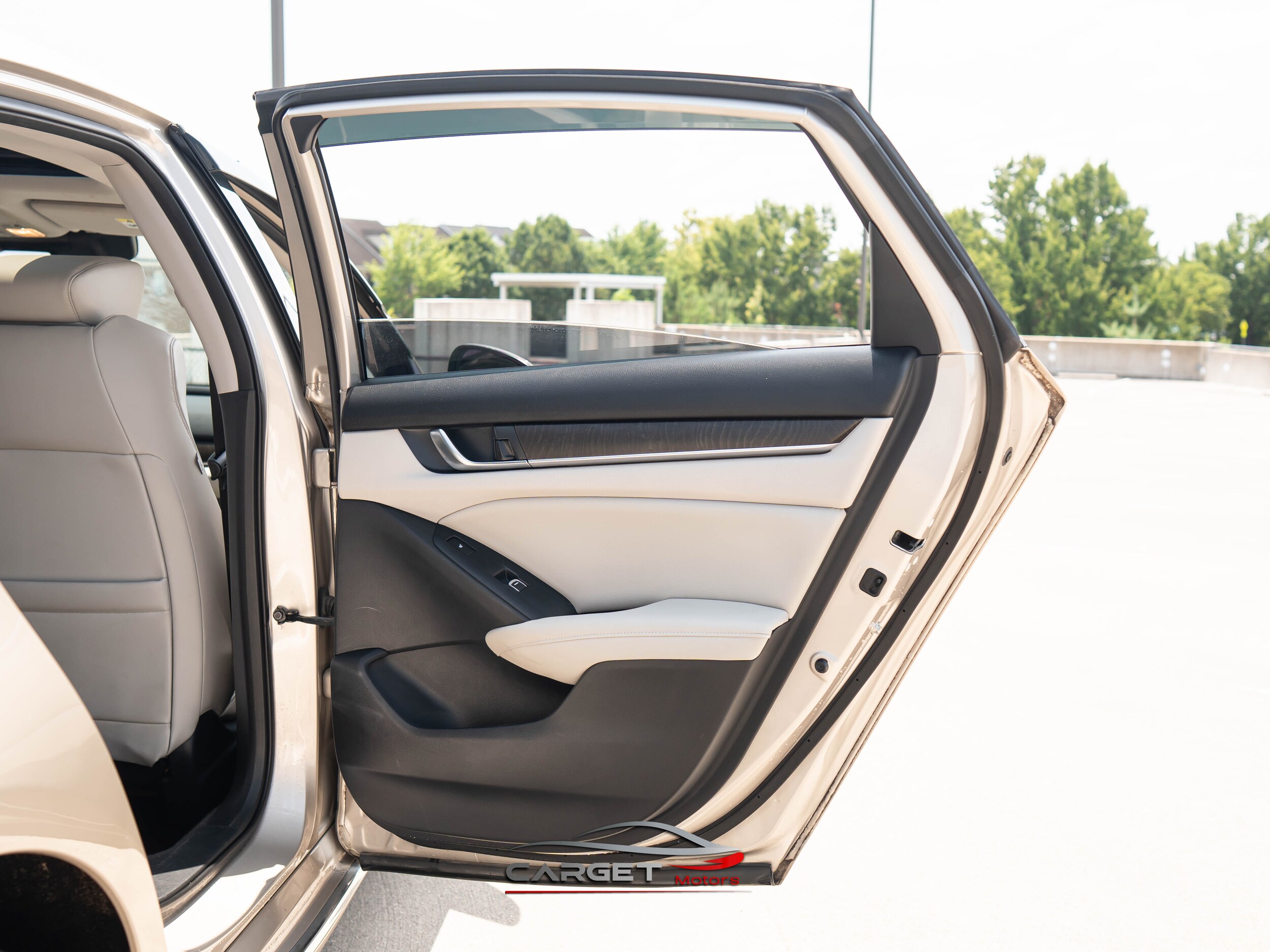 2018 Honda Accord Touring 1.5T Image 39 of 54