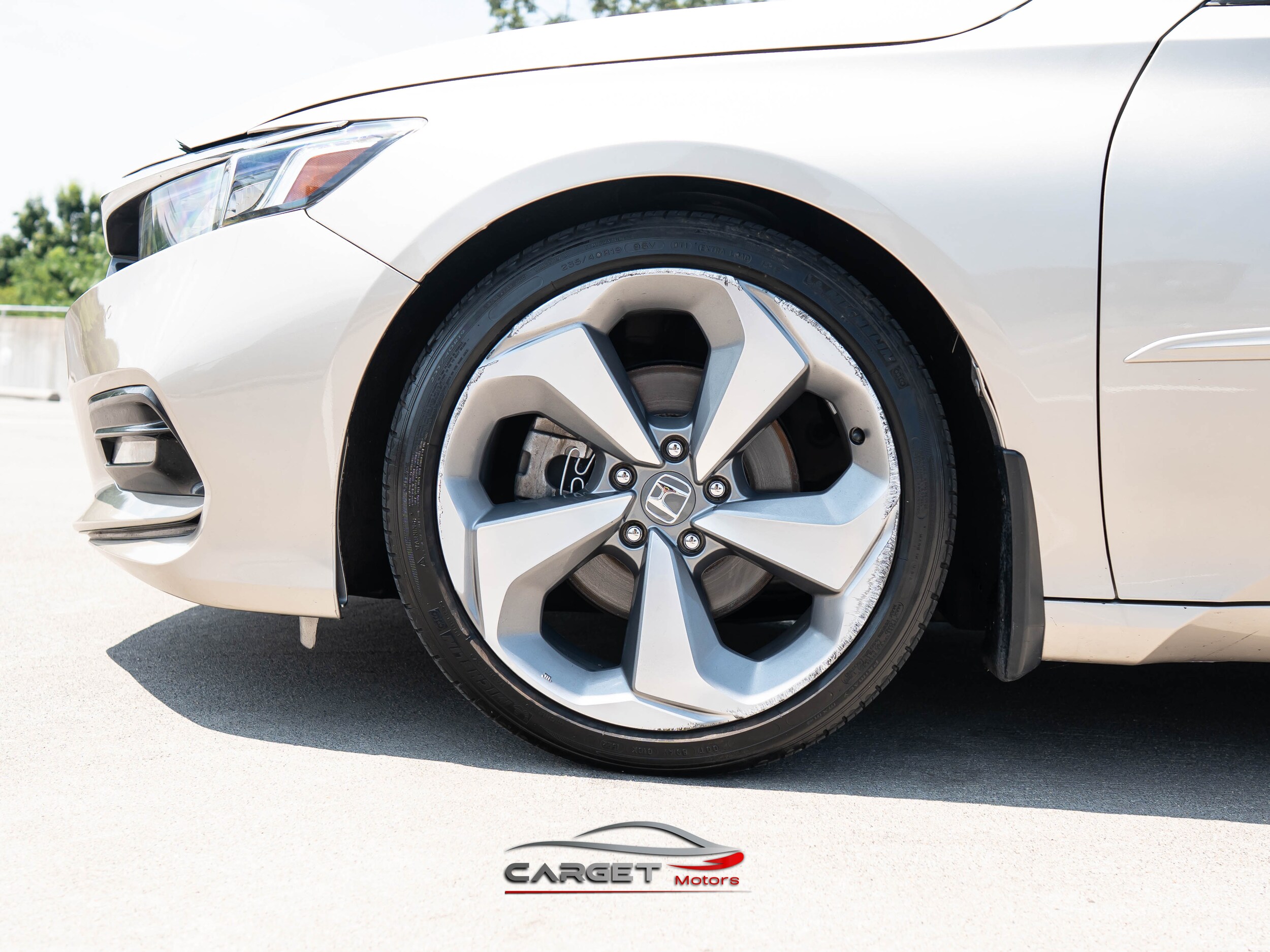 2018 Honda Accord Touring 1.5T Image 13 of 54