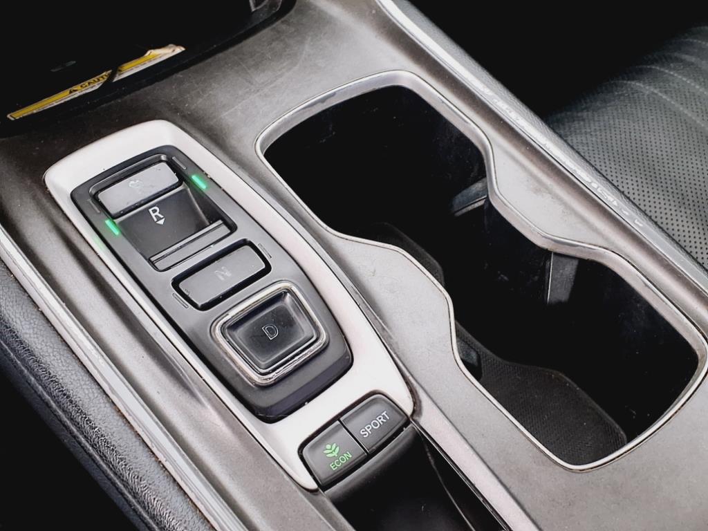 Vehicle image 16 of 25
