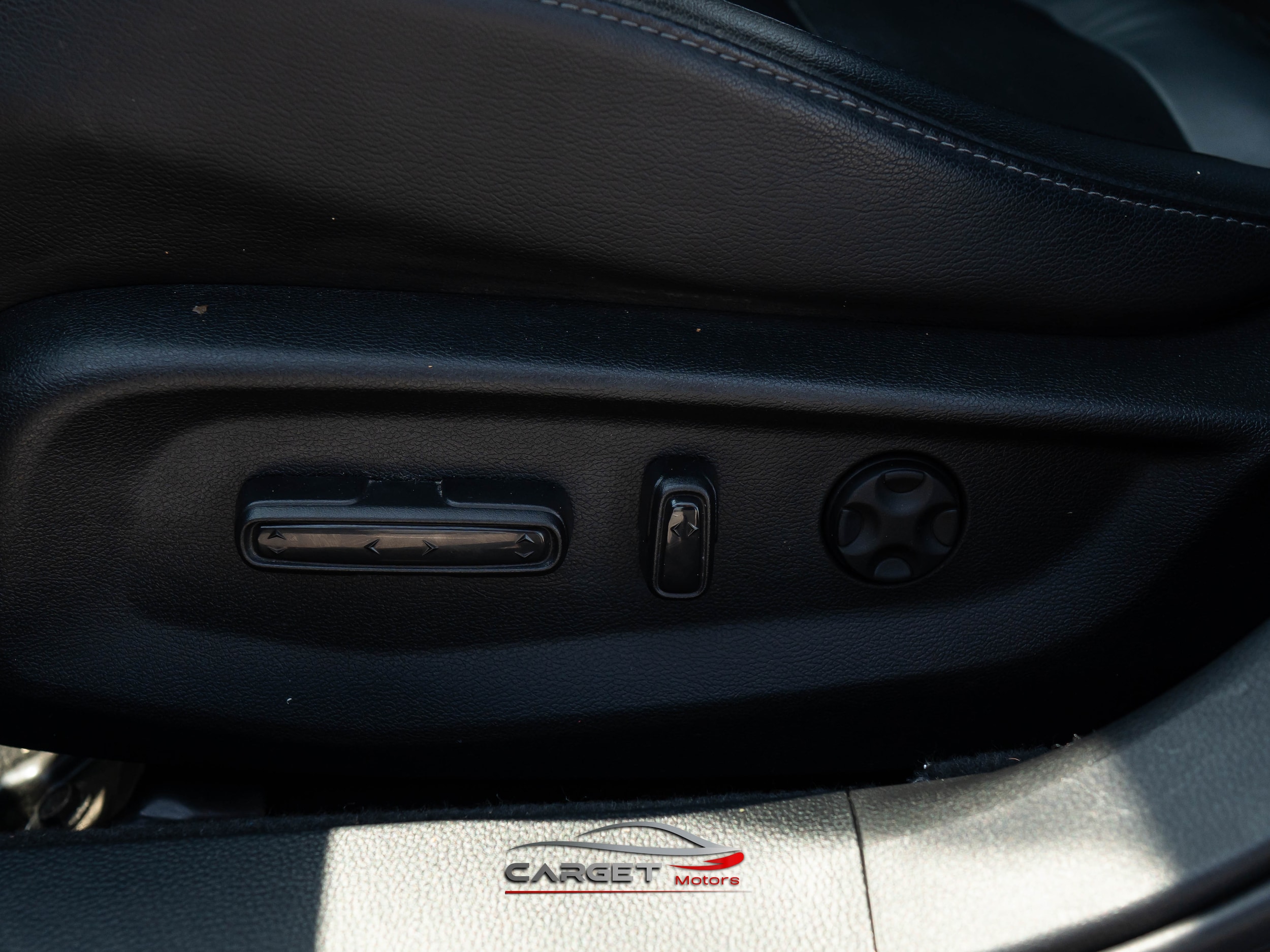 Vehicle image 37 of 49