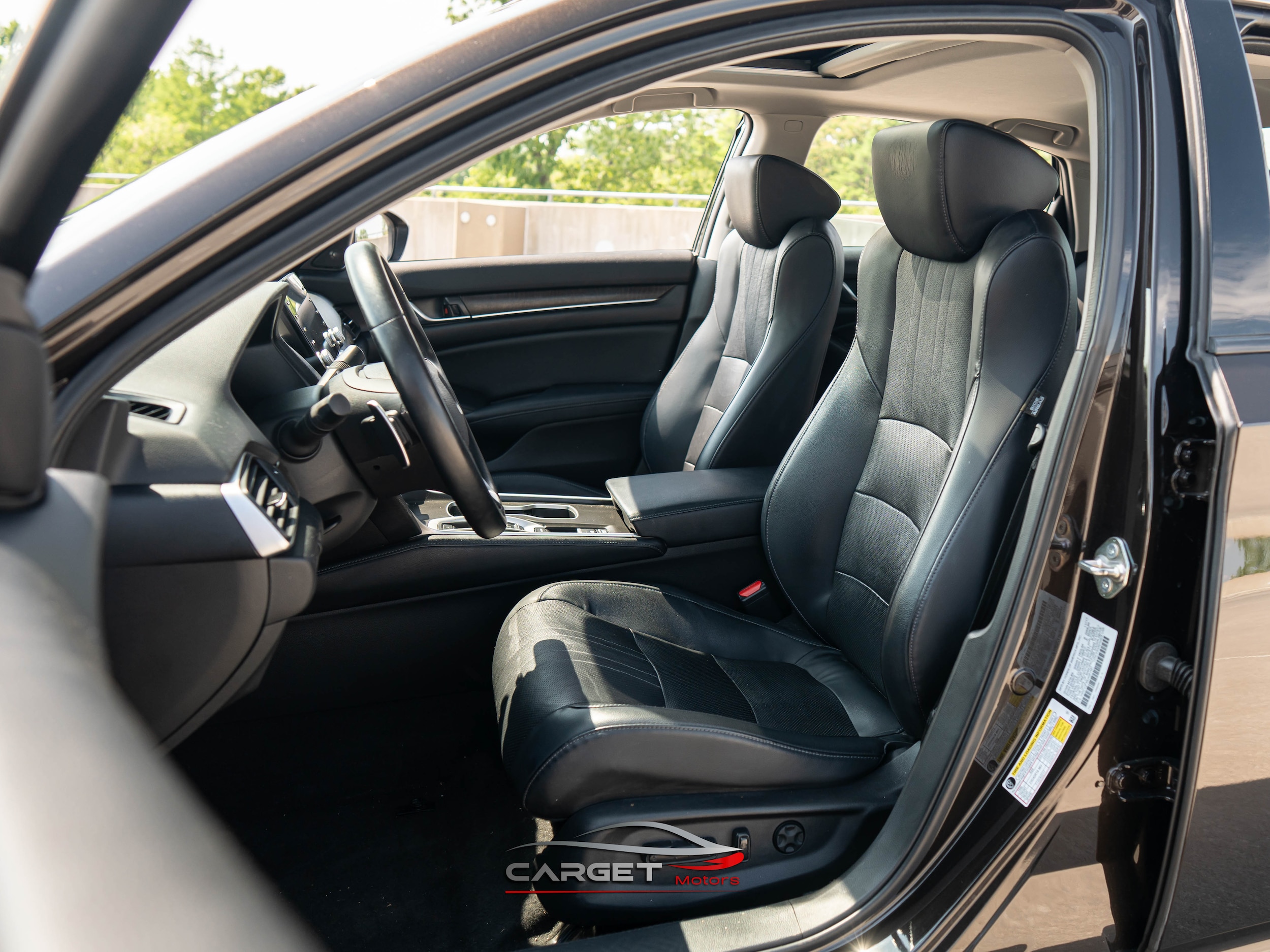 Vehicle image 15 of 49