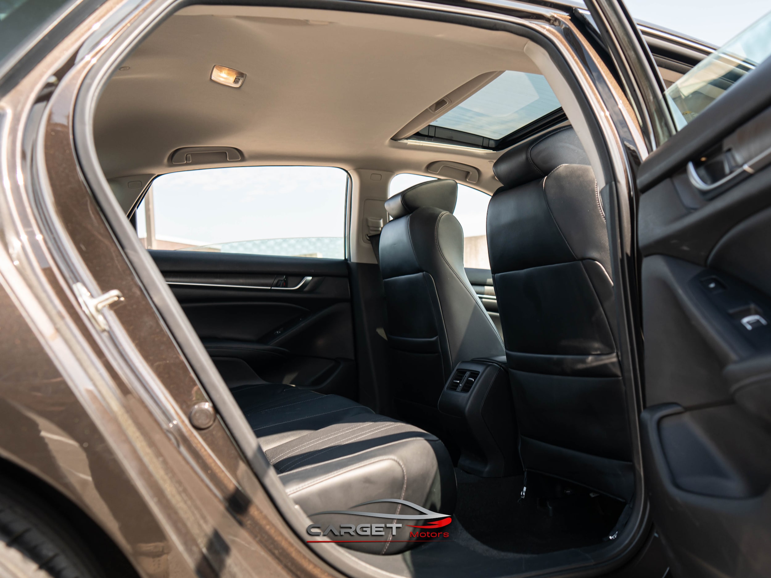 Vehicle image 18 of 49