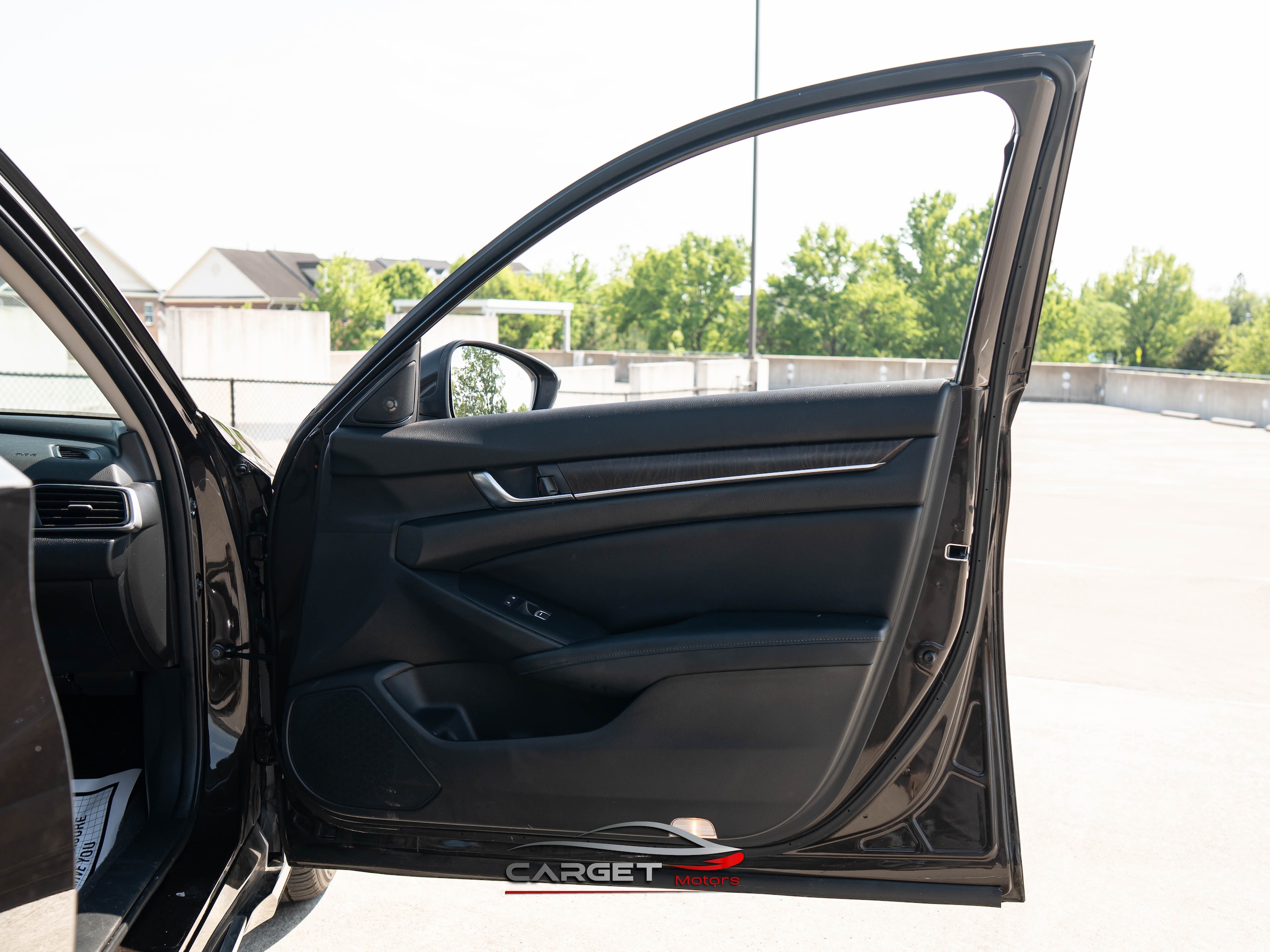 Vehicle image 40 of 49