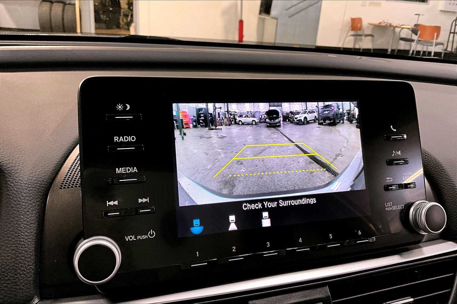 Vehicle image 25 of 35