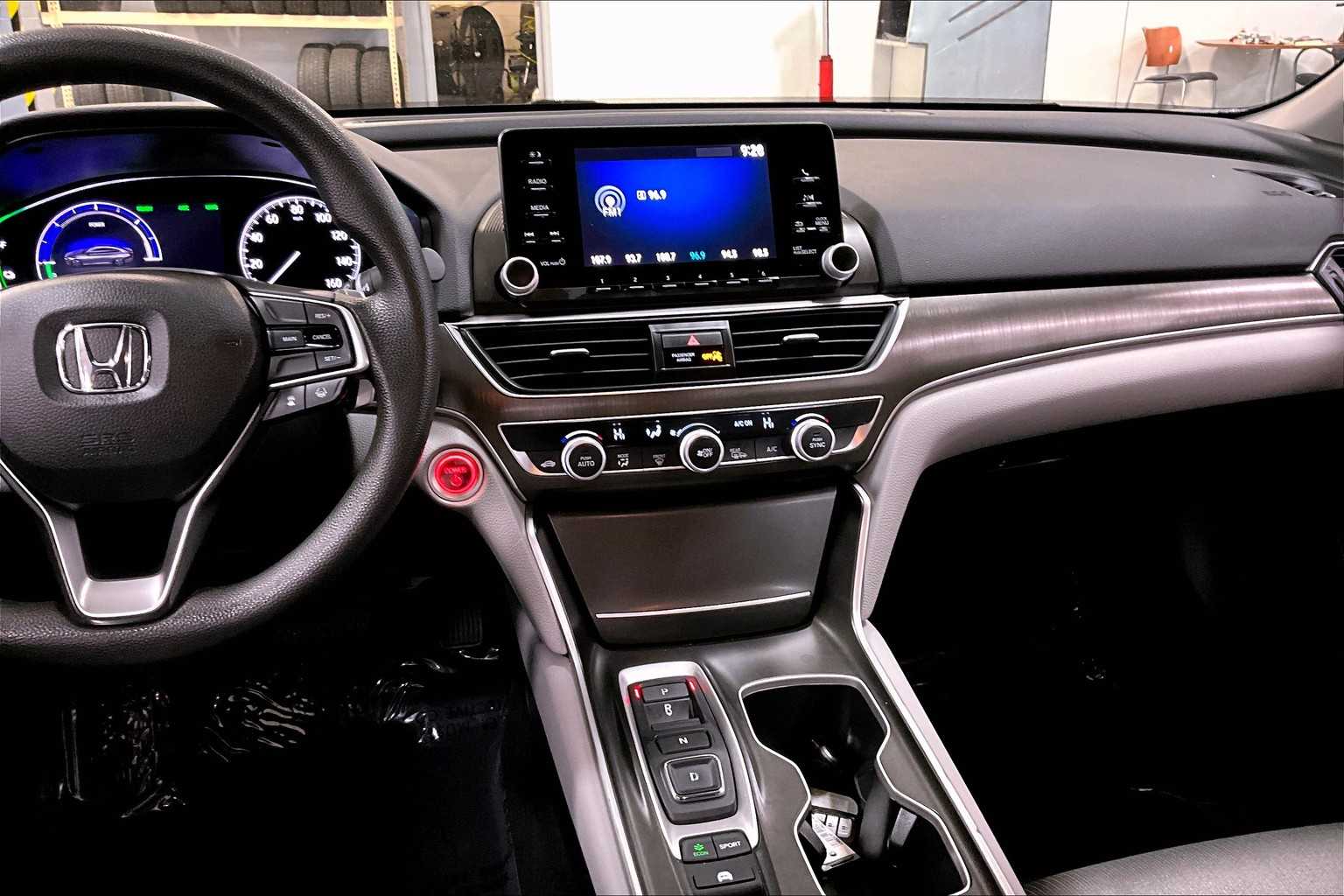Vehicle image 8 of 35