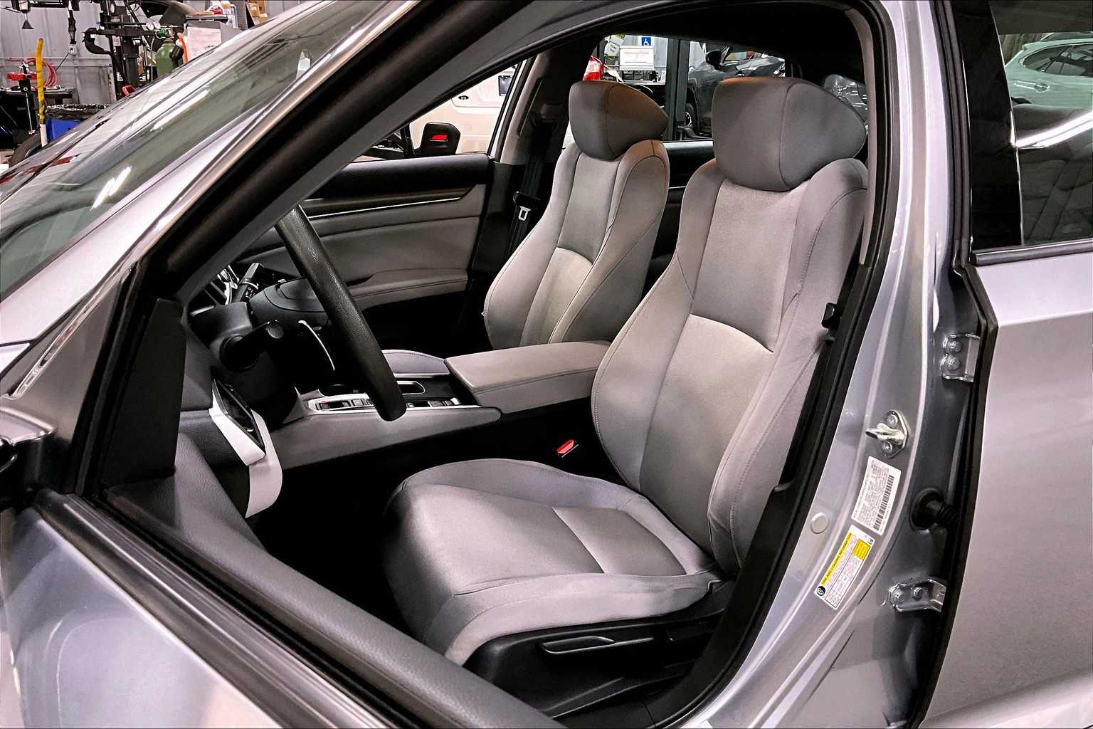 Vehicle image 9 of 35