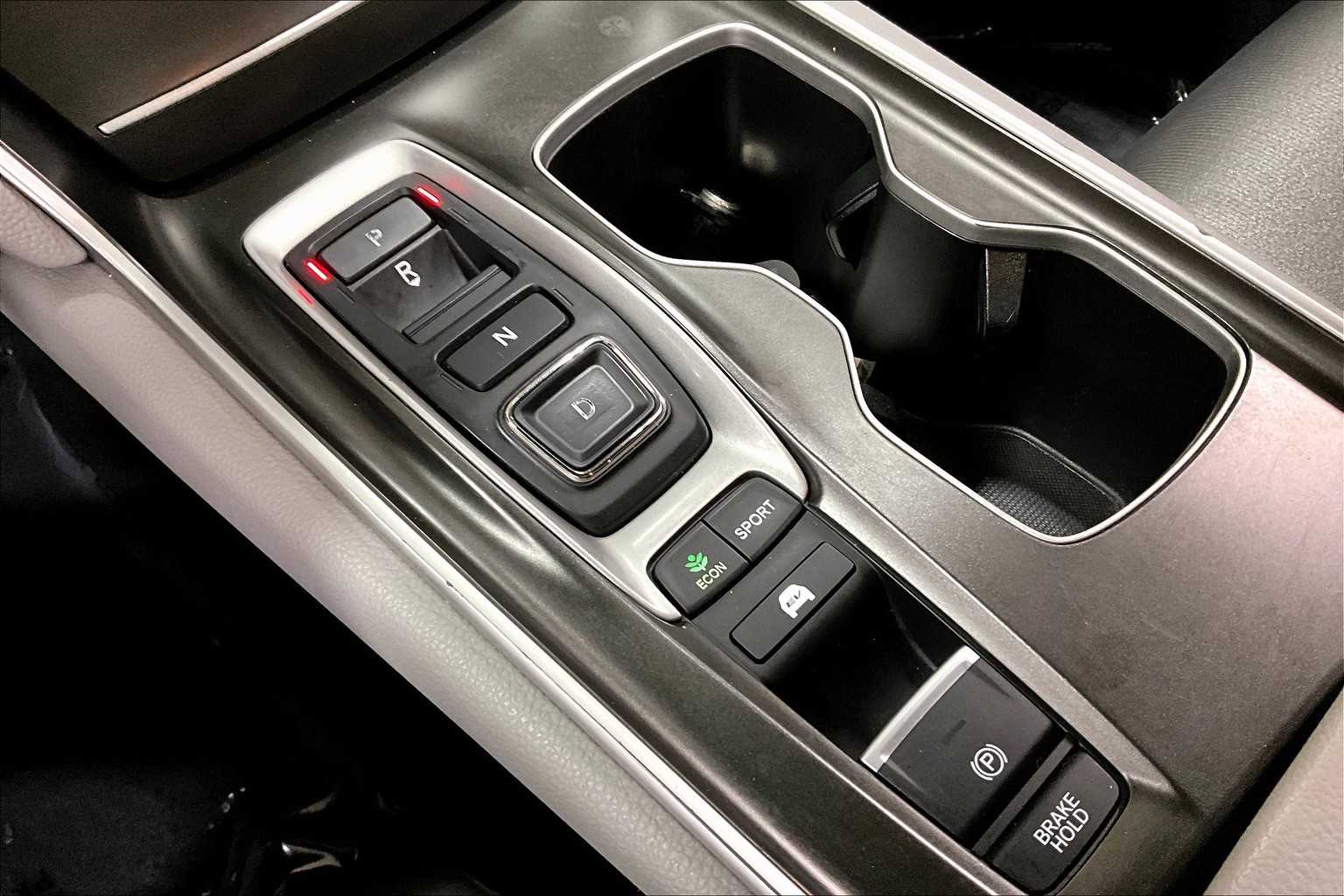 Vehicle image 33 of 35