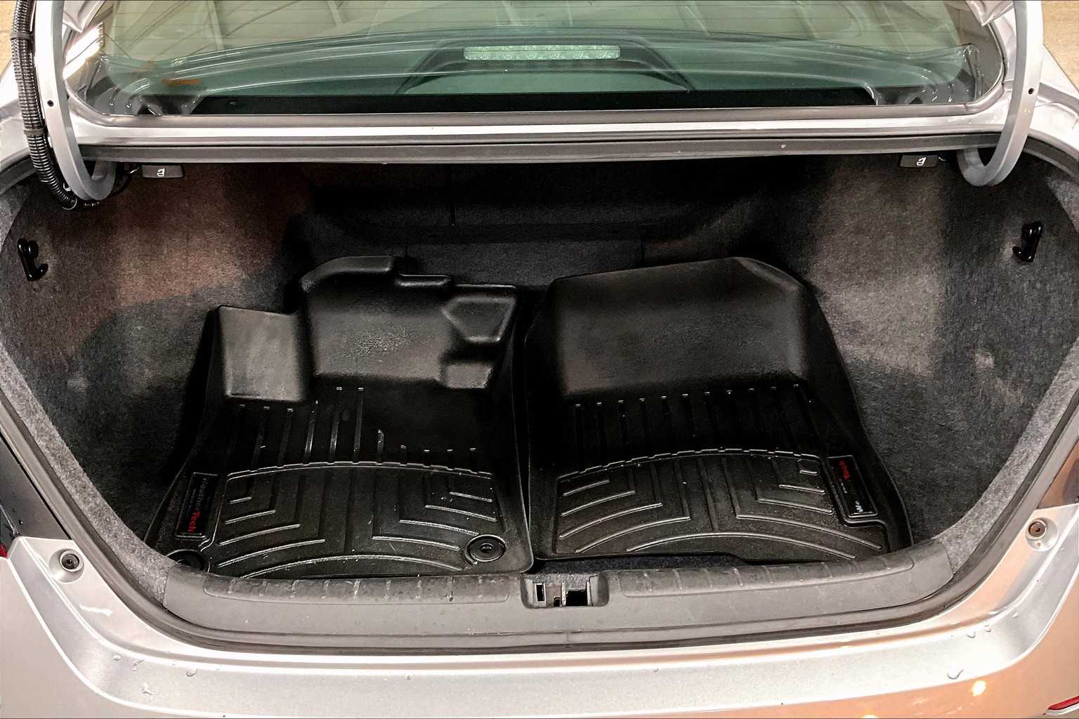Vehicle image 32 of 35