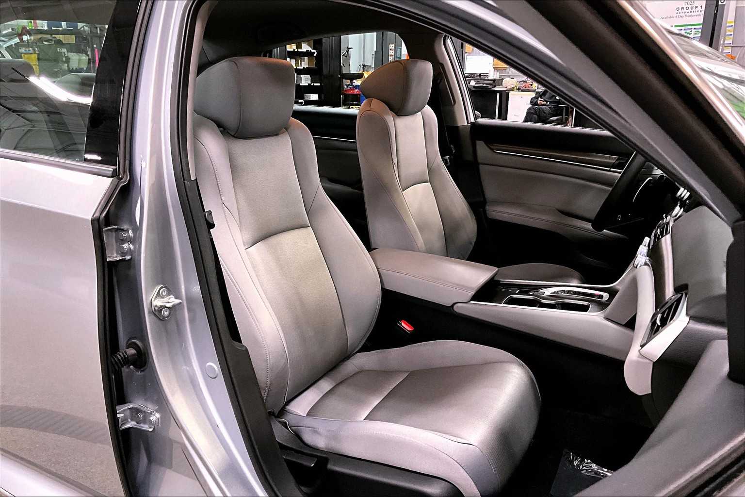 Vehicle image 10 of 35