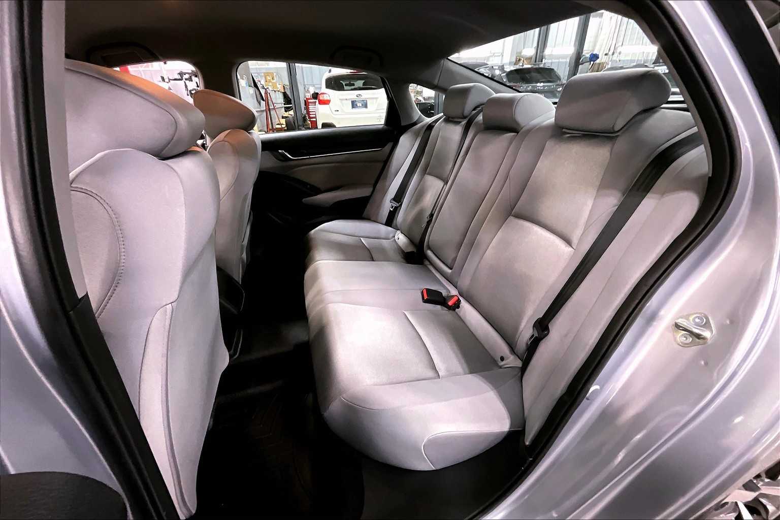 Vehicle image 19 of 35