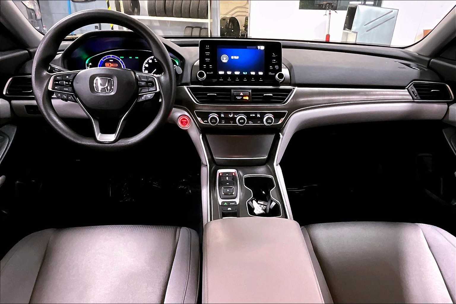 Vehicle image 14 of 35