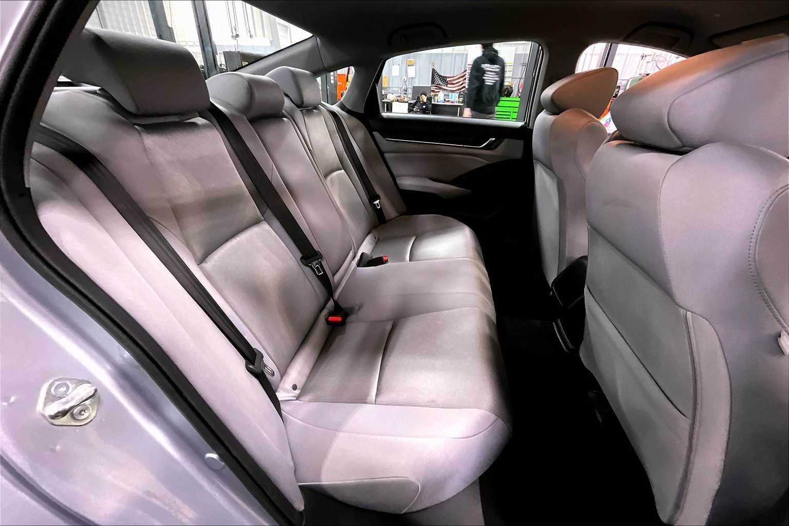 Vehicle image 18 of 35