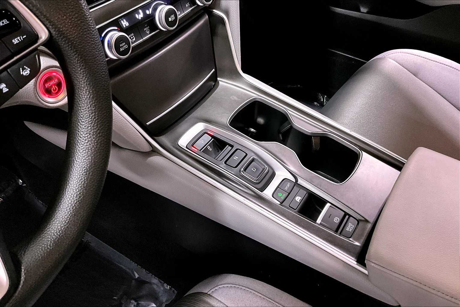 Vehicle image 15 of 35