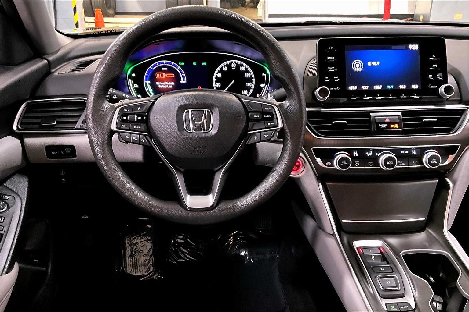 Vehicle image 7 of 35