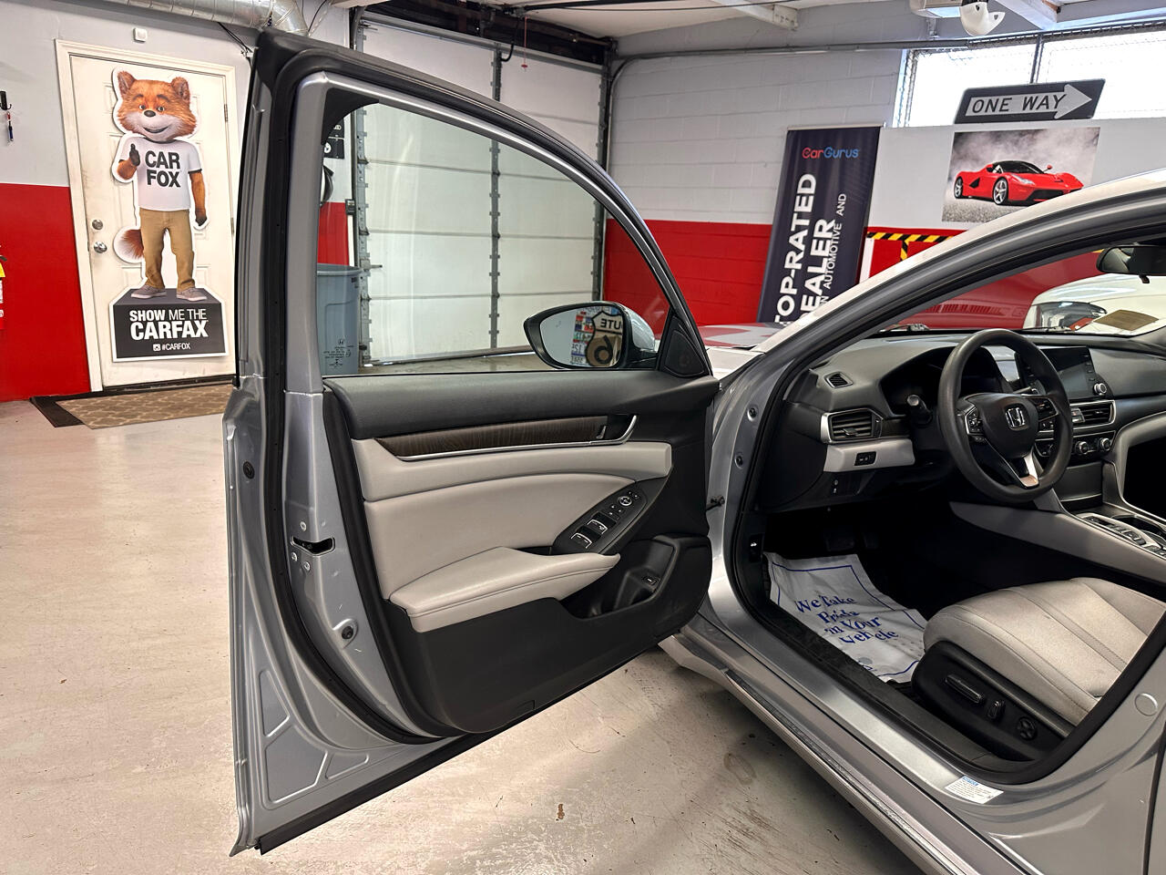 Vehicle image 29 of 50
