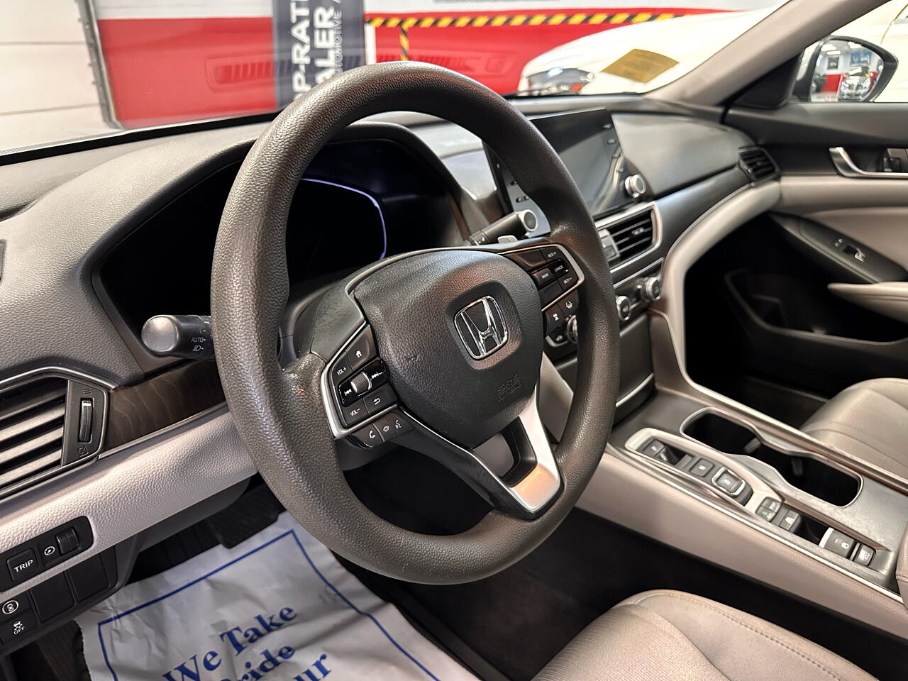 Vehicle image 27 of 50