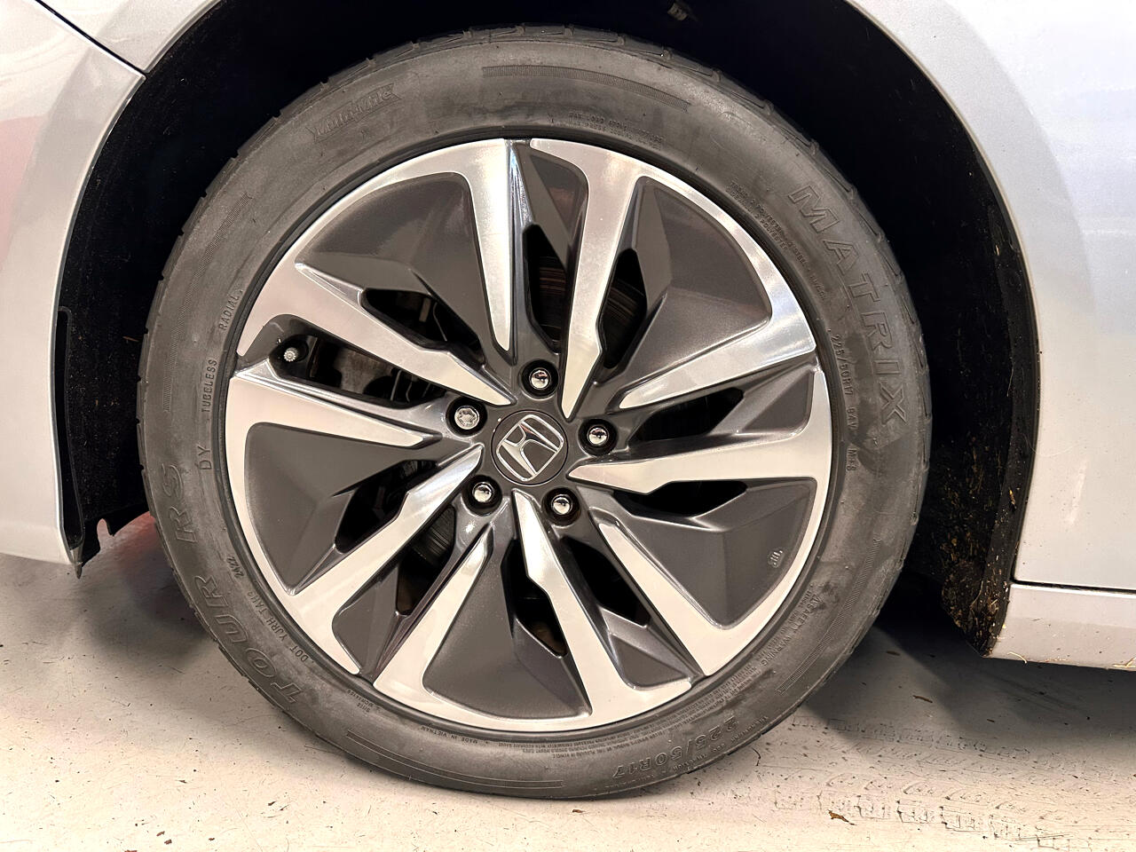 Vehicle image 16 of 50