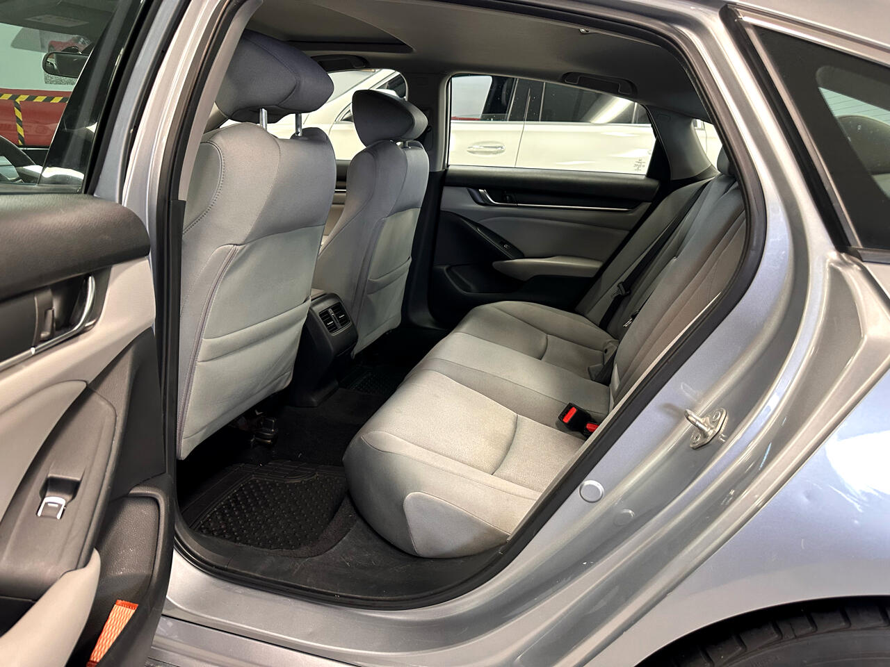 Vehicle image 31 of 50