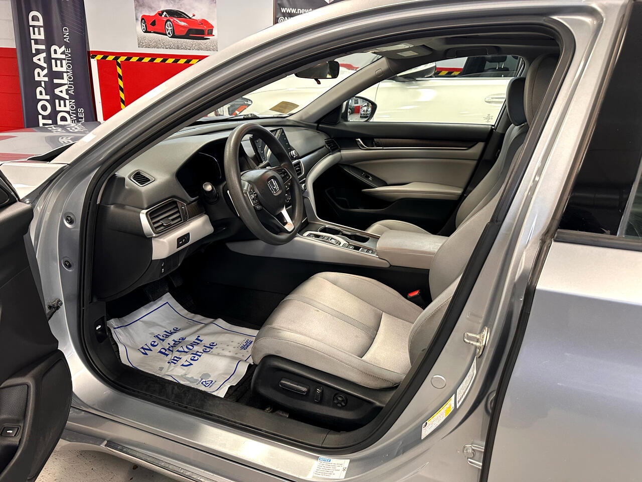 Vehicle image 26 of 50