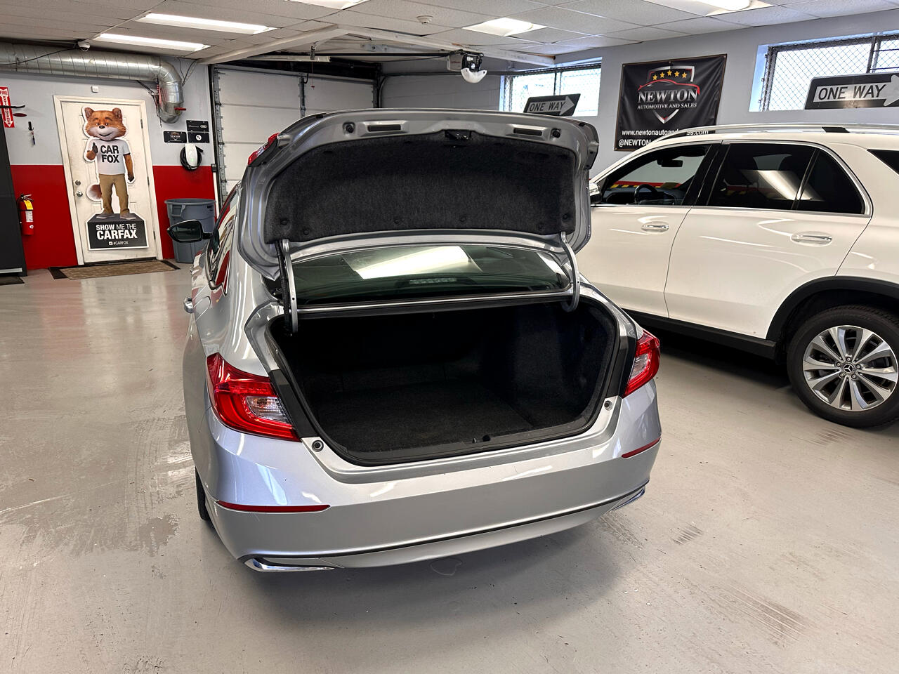 Vehicle image 12 of 50
