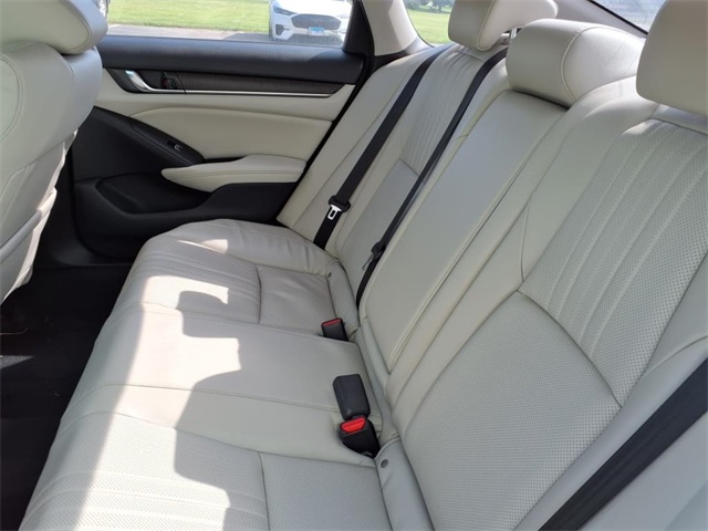 Vehicle image 19 of 26