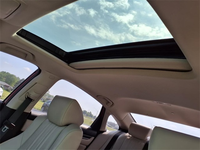 Vehicle image 18 of 26