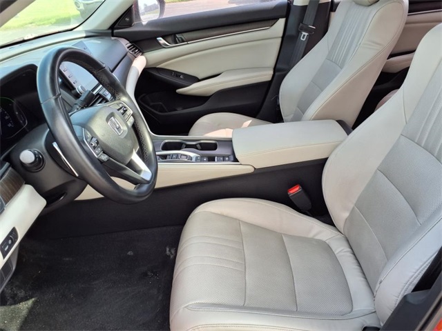 Vehicle image 14 of 26