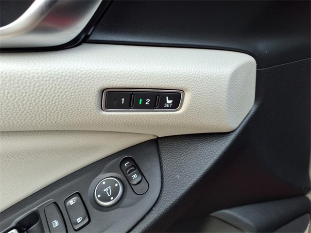Vehicle image 11 of 26