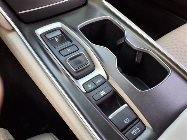 Vehicle image 22 of 26