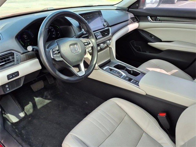 Vehicle image 13 of 26