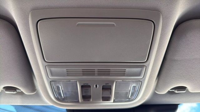 Vehicle image 21 of 31