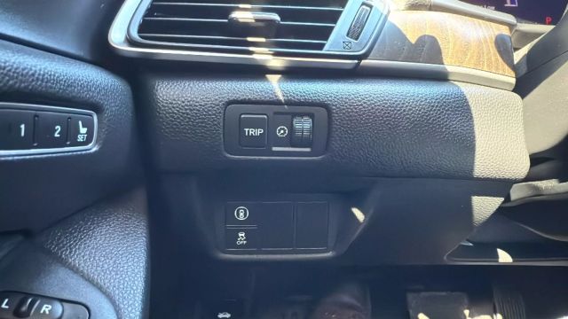 Vehicle image 15 of 31