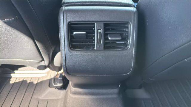 Vehicle image 28 of 31