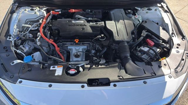 Vehicle image 24 of 31