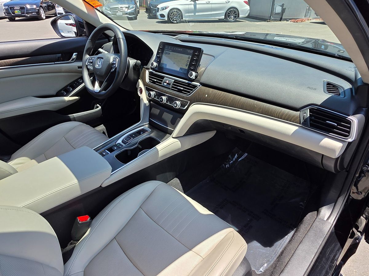 Vehicle image 15 of 48