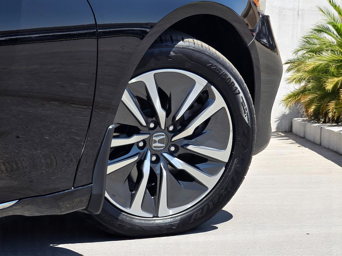 Vehicle image 13 of 48