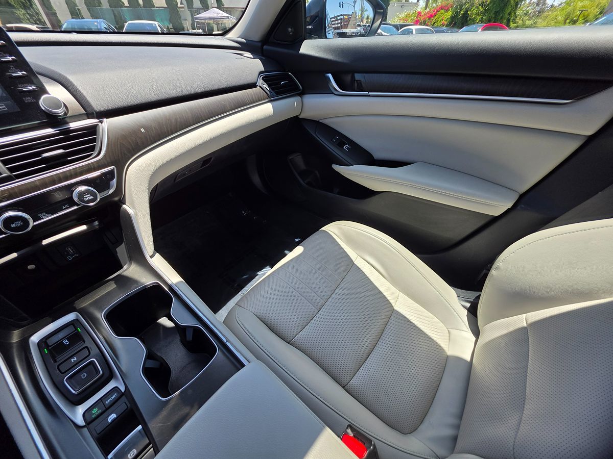 Vehicle image 43 of 48