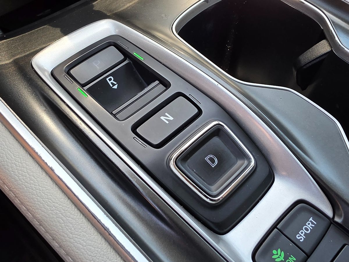 Vehicle image 40 of 48
