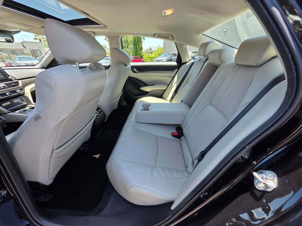 Vehicle image 26 of 48