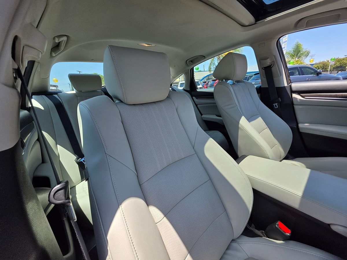 Vehicle image 19 of 48