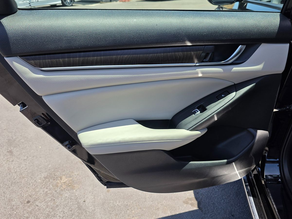 Vehicle image 29 of 48