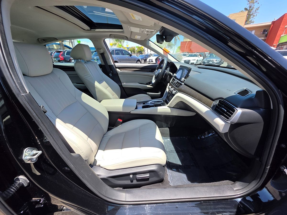 Vehicle image 18 of 48