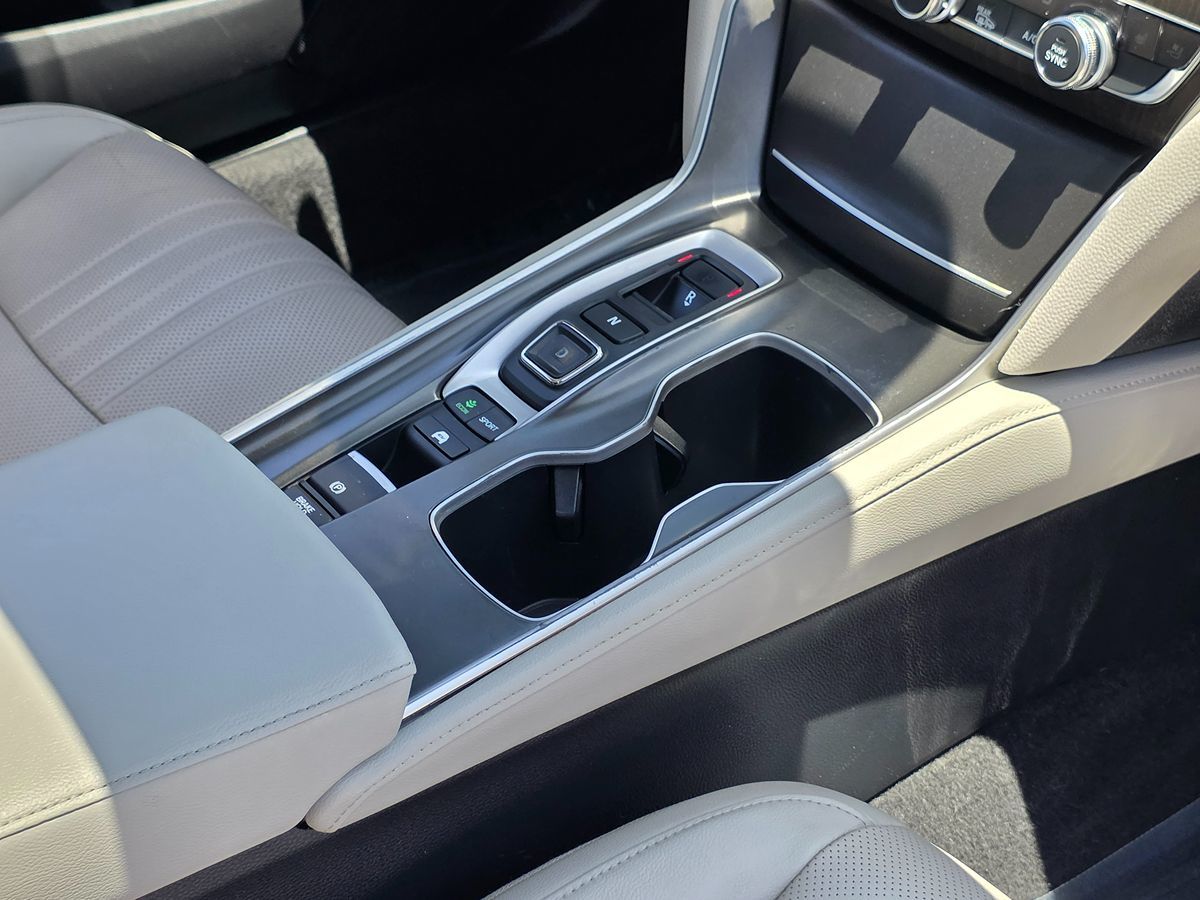 Vehicle image 17 of 48