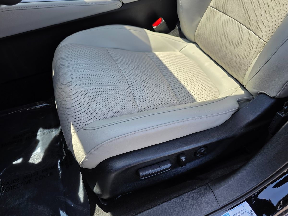 Vehicle image 25 of 48