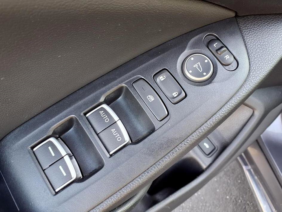 Vehicle image 13 of 34