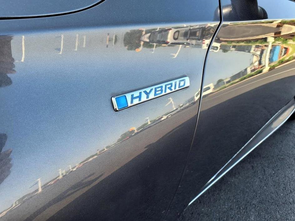 Vehicle image 11 of 34