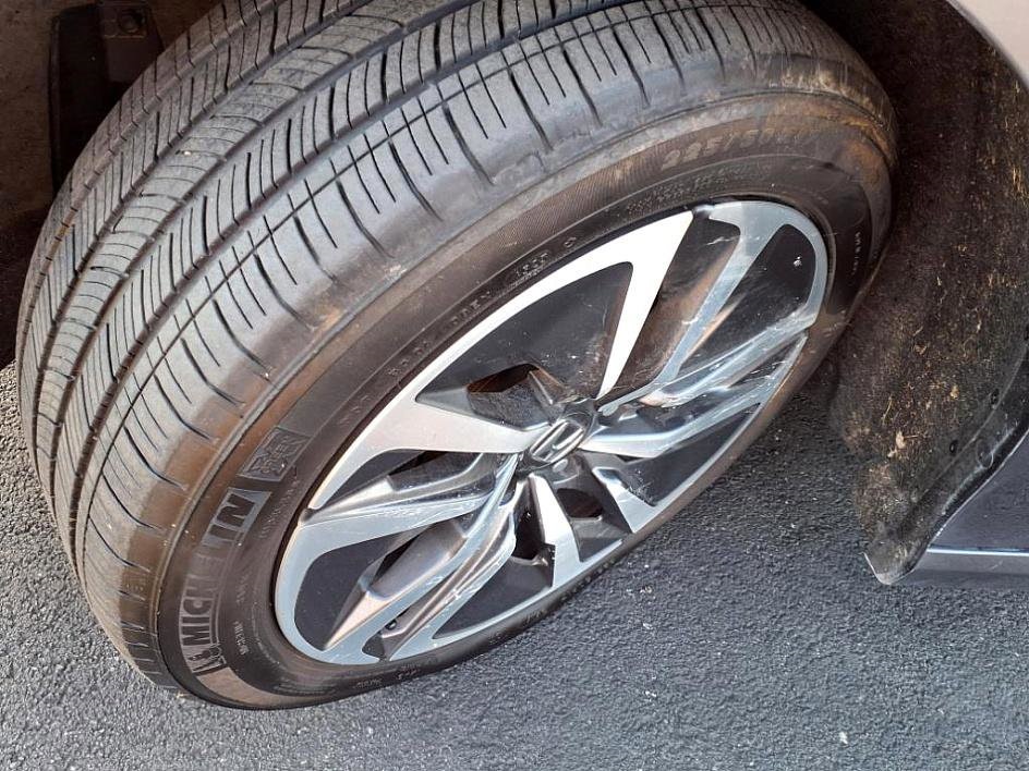 Vehicle image 10 of 34