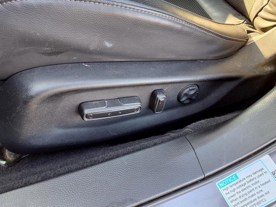 Vehicle image 19 of 34