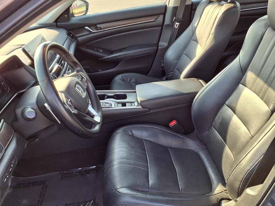 Vehicle image 16 of 34