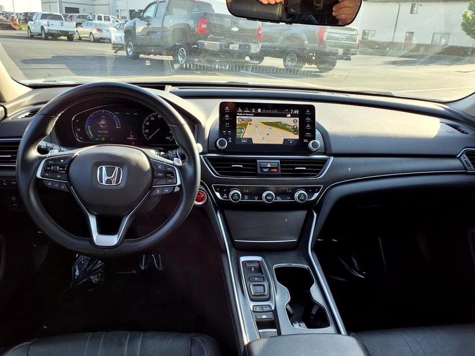 Vehicle image 22 of 34